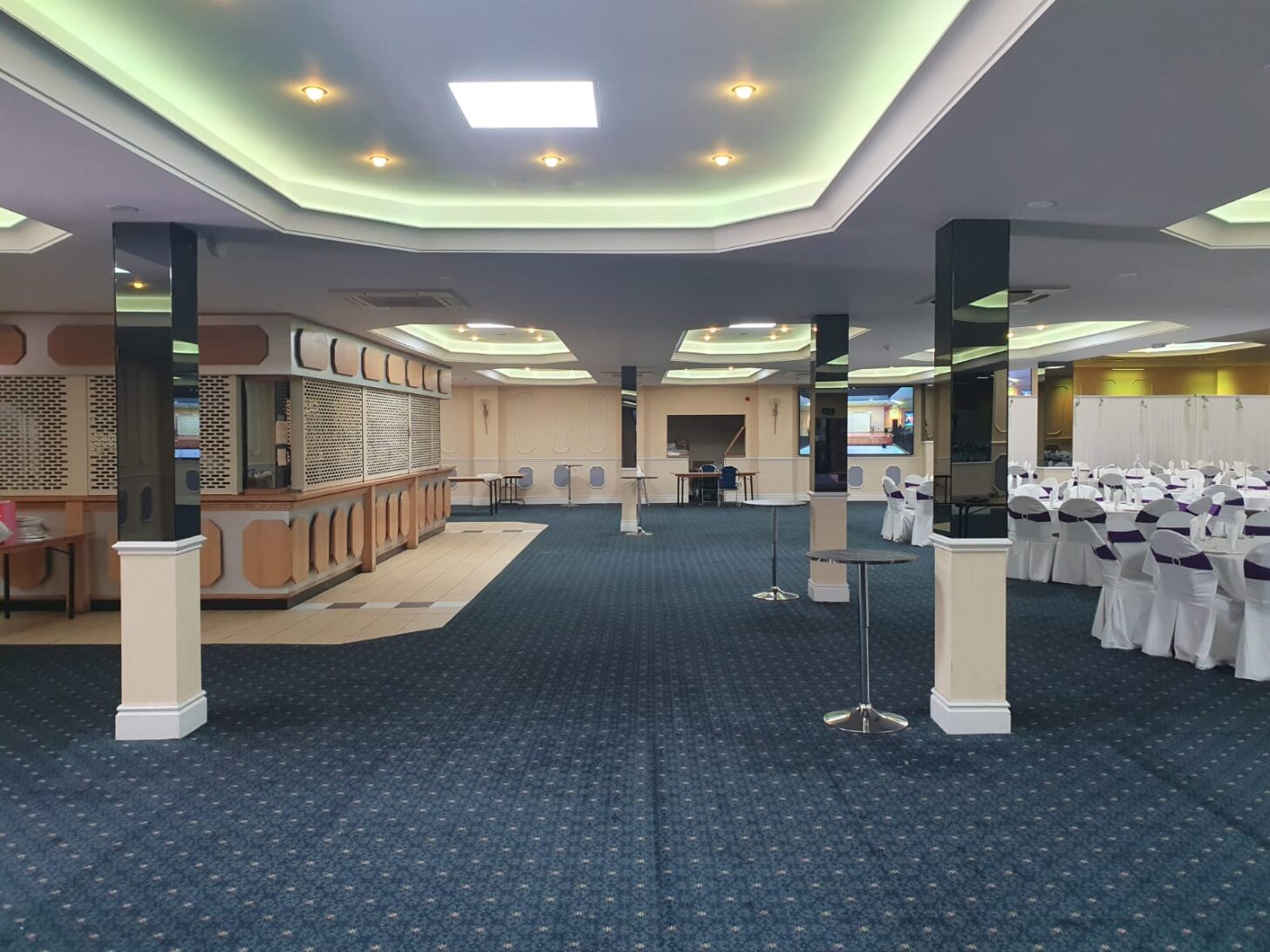 Function room decorating and ceiling finish